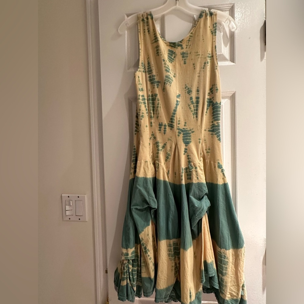 Cream and Green Sleeveless Midi Sundress